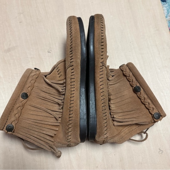 Minnetonka Tan Fringe Moccasin - Picture 9 of 12
